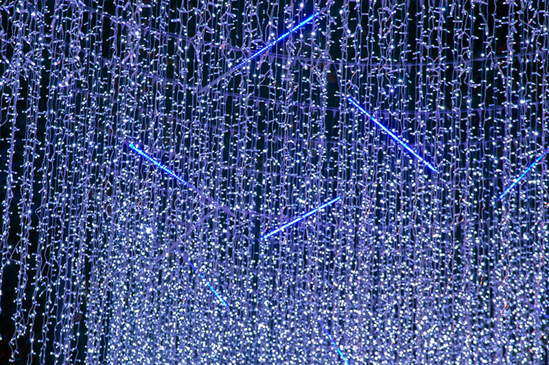Светодиодный занавес вместо гирлянд: 3 сценария, где он создаст настоящий wow-эффект