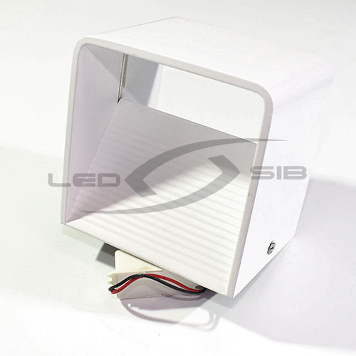 Светильник LS настенный двухсторонний 3W 100x100x80mm IP65 (белый корпус)