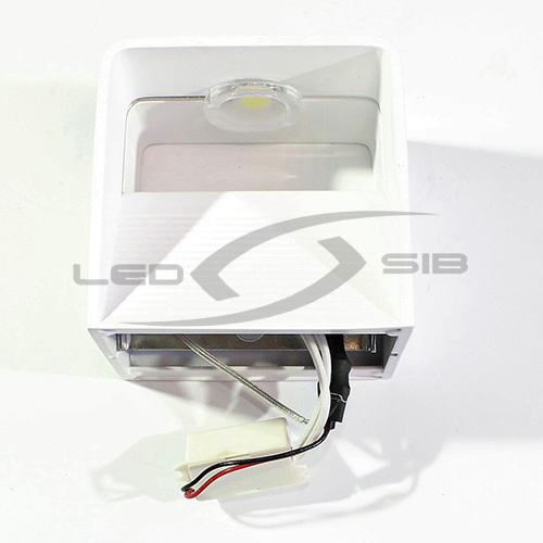 светильник ls настенный двухсторонний 3w 100x100x80mm ip65 (белый корпус) Светильник LS настенный двухсторонний 3W 100x100x80mm IP65 (белый корпус)